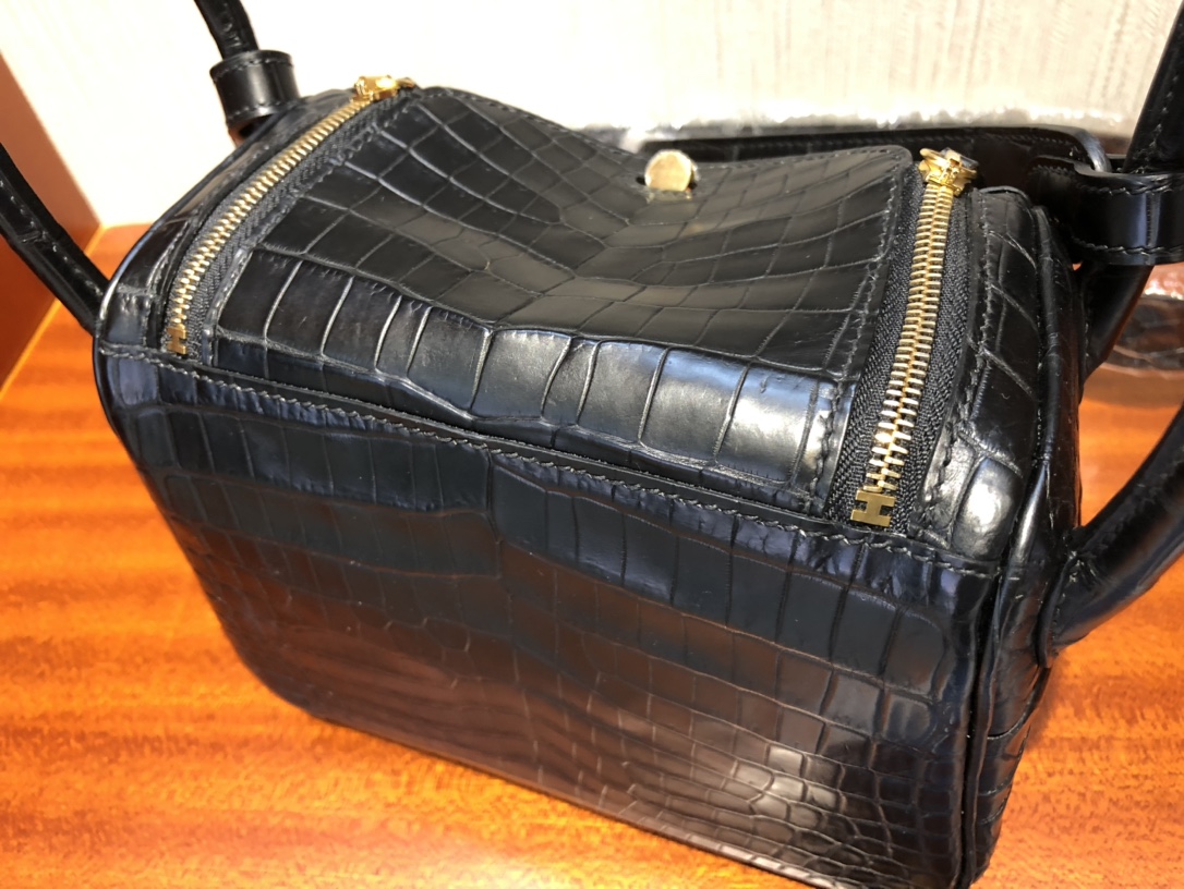 에르메스 미니 린디백 블랙 금장 악어가죽